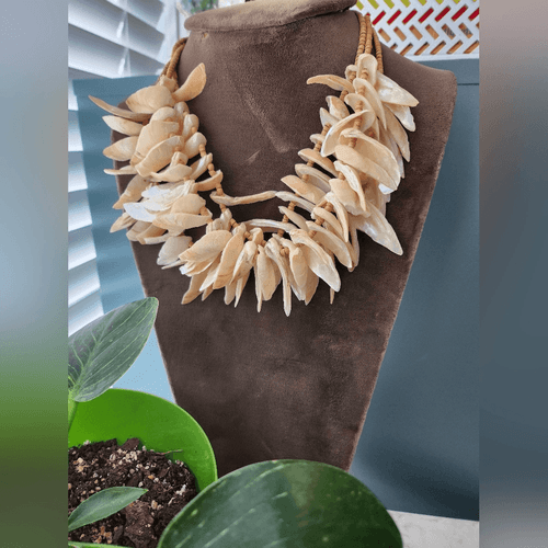 Vintage Cream and Brown beaded Shell Necklace with Fan Design - Thumbnail 2