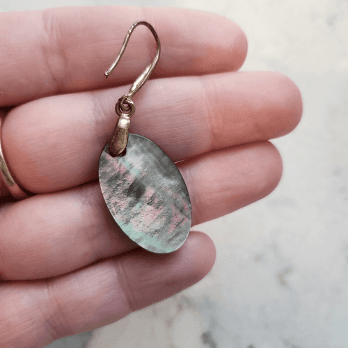 Elegant Gold and Iridescent Earrings - Thumbnail 4