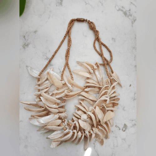 Vintage Cream and Brown beaded Shell Necklace with Fan Design - Thumbnail 9