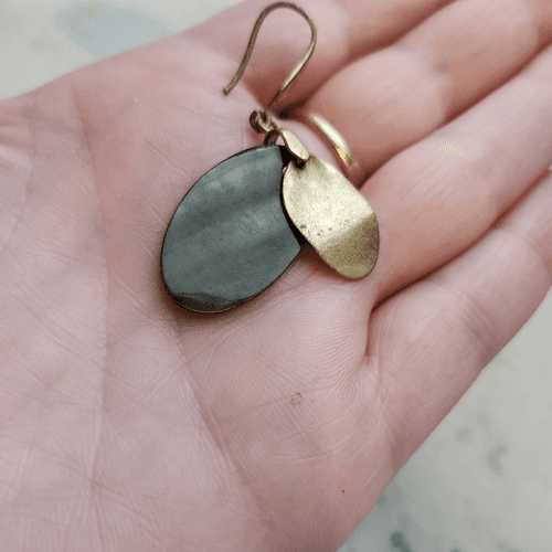 Elegant Gold and Iridescent Earrings - Thumbnail 5