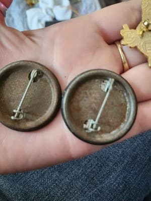3 Lot of Hard Rock Cafe Pins and Buttons Kona and Anniversary Pins - Thumbnail 4