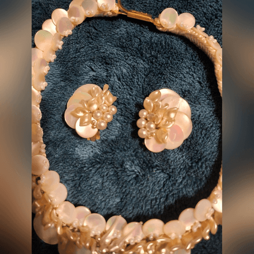Rare Vintage 1940s Mother Of Pearl Corded Choker with Love Bird Pair and Earring - Thumbnail 2