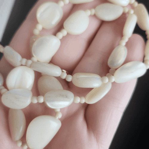 Vintage White Mother of Pearl Beaded Choker Necklace Barrel Clasp - Thumbnail 2