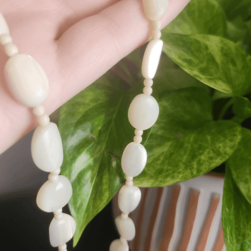 Vintage White Mother of Pearl Beaded Choker Necklace Barrel Clasp - Thumbnail 3