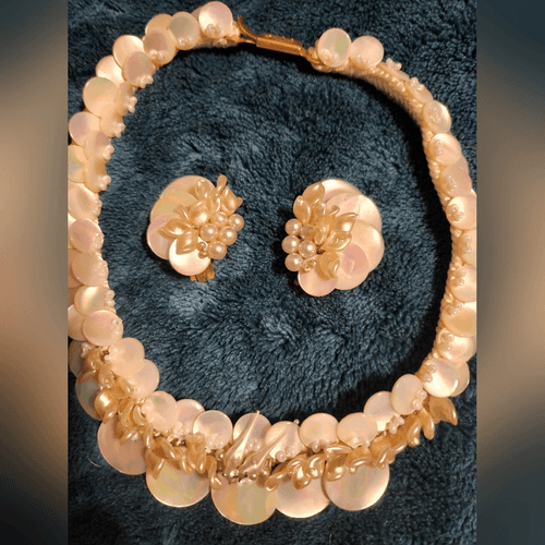 Rare Vintage 1940s Mother Of Pearl Corded Choker with Love Bird Pair and Earring - Thumbnail 3