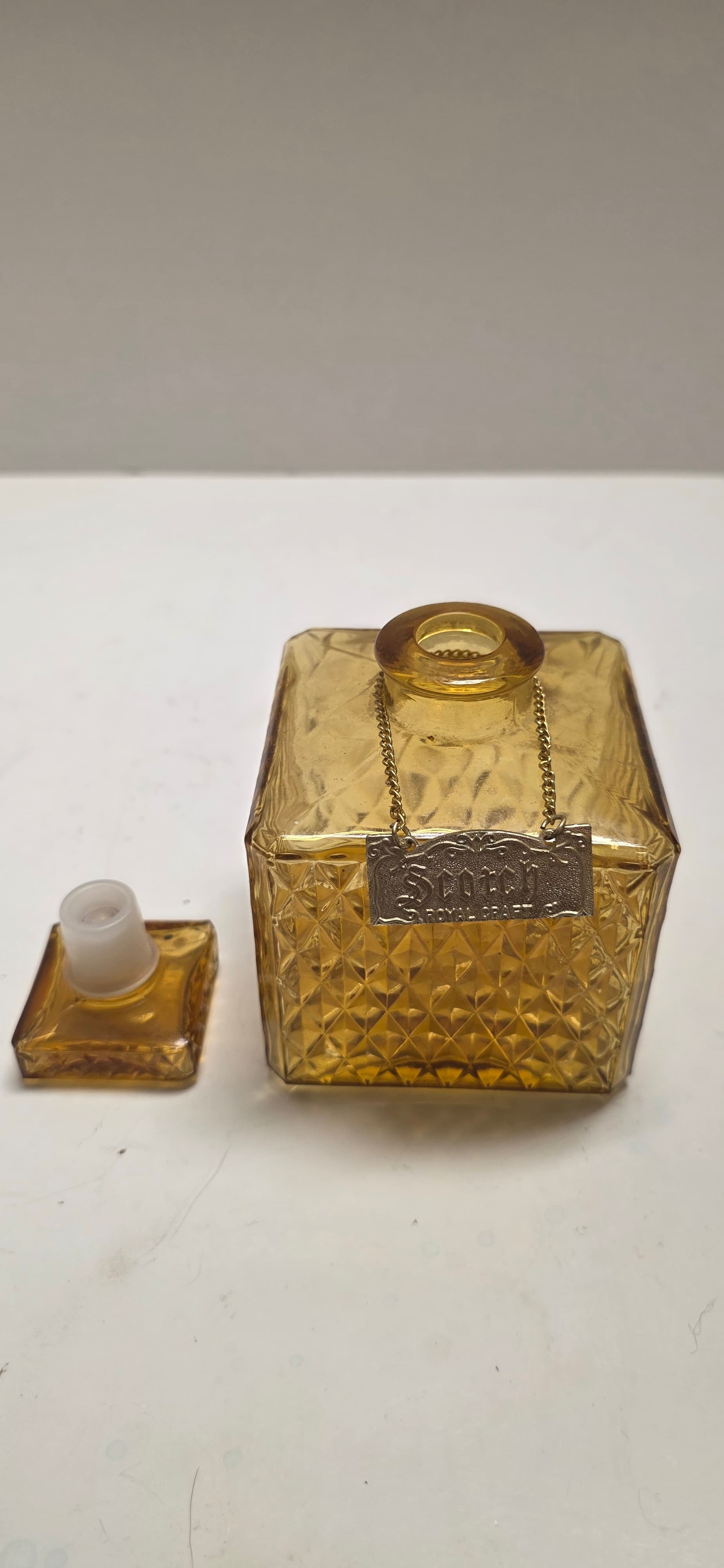 Vintage Royal Craft Amber Glass Decanter Scotch Bottle Diamond Point Square 70s - Thumbnail 4