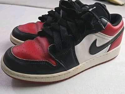 Jordan Shoes Boys 5.5 Y Black White Red Air Jordan 1 Low Bred Toe - Thumbnail 4