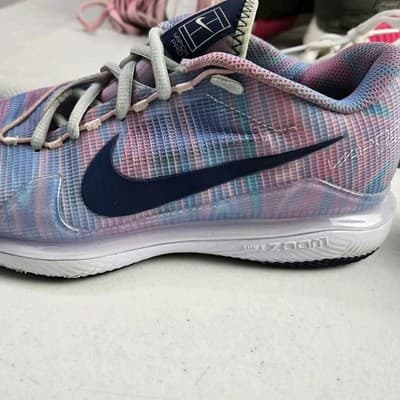 tennis shoes, court shoes, nike vapor pro, pink/blue multicolor, Size 6.5 - Thumbnail 2