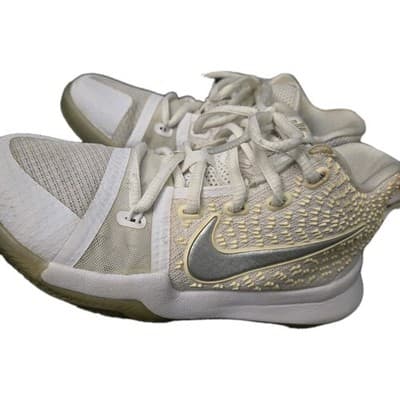 Nike Kyrie 3 White/Chrome Boy's Sneakers Size 13c USED - Thumbnail 2