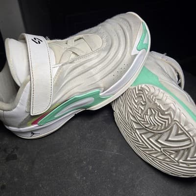 Nike Air Jordan Luka 3 Photo Finish 2024 Youth Boys Size 1y White HQ5058-107 - Thumbnail 10