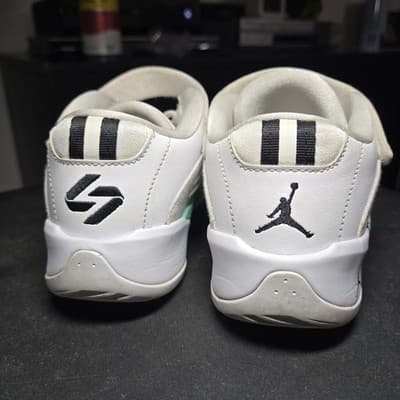 Nike Air Jordan Luka 3 Photo Finish 2024 Youth Boys Size 1y White HQ5058-107 - Thumbnail 3