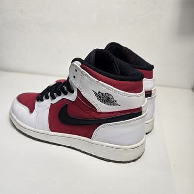 Air Jordan 1 Retro OG High Carmine Size 6.5 RARE - Thumbnail 3