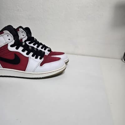 Air Jordan 1 Retro OG High Carmine Size 6.5 RARE - Thumbnail 4
