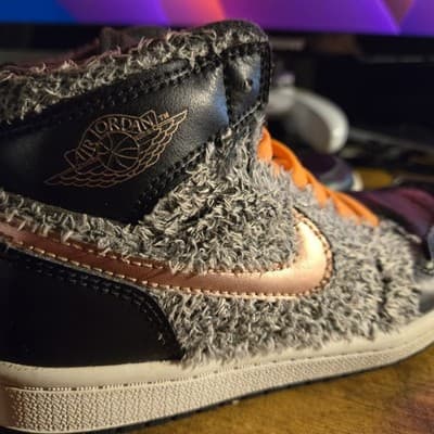 Nike Air Jordan 1 Retro High Fleece Basketball Shoes Size Youth 13c 332148-022 - Thumbnail 2