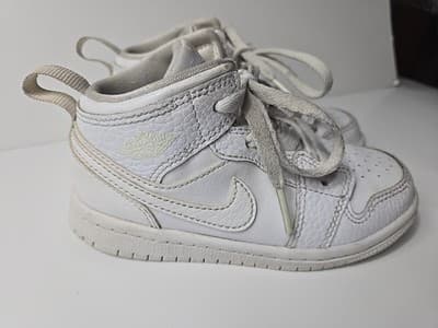 Air Jordan 1 Mid White Leather High Top Basketball Sneakers Kids 9c - Thumbnail 6