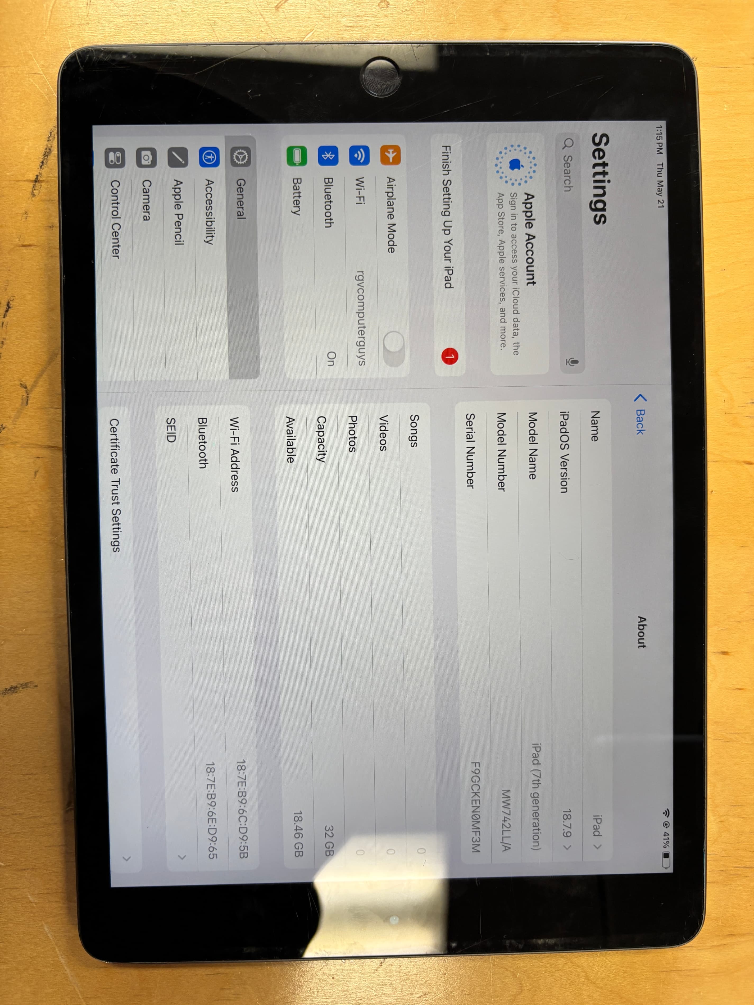 Apple iPad 7th Gen 32GB Space Gray A2197 - Thumbnail 2