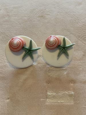 Vintage NOS 1970’s Lucite & Authentic Seashell And Starfish Pierced Earrings - Thumbnail 5