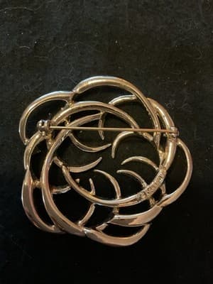 Vintage Sarah Coventry MCM Brooch Pin Signed Large Gold Tone Swirl - Thumbnail 4