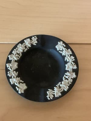 Wedgwood Black Jasperware Small Ashtray, Grape Cluster and Leaf Design - Thumbnail 2