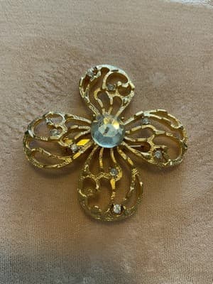 Goldtone Vintage Filigree Flower With Clear Stone In The Center Brooch NOS - Thumbnail 2
