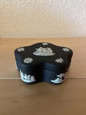 Vintage Wedgwood Black Jasper Ware Trinket Box Horse Wings Couple Scene Rare 3.5 - Thumbnail 2
