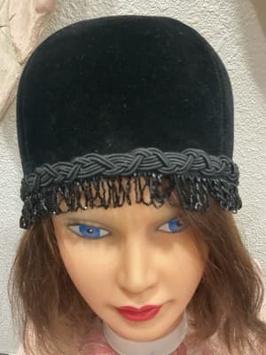 Authentic 1960’s CHRISTIAN DIOR Designer Black Velvet Beaded Hat RARE - Thumbnail 7