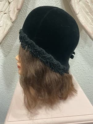 Authentic 1960’s CHRISTIAN DIOR Designer Black Velvet Beaded Hat RARE - Thumbnail 5