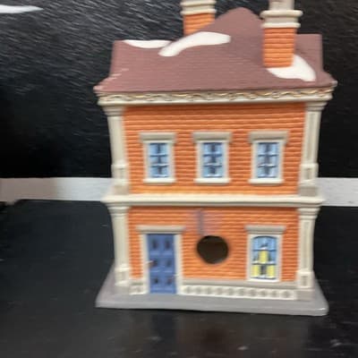 O'well Heartland Valley Village 1st Savings and Loans Bank Christmas Village - Thumbnail 6