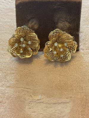 Vintage Fernando Originals Gold Tone Flower W/ Crystal Clasp Earrings - Thumbnail 4