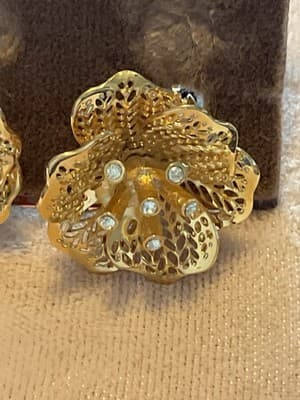 Vintage Fernando Originals Gold Tone Flower W/ Crystal Clasp Earrings - Thumbnail 3