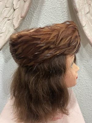 Vtg 1960’sChic Brown Pillbox Doeskin Felt, Tan & Brown Feathers Mr Charles Sz- M - Thumbnail 4