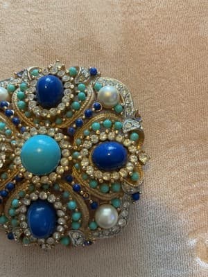 Vintage Goldtone Brooch With Cabashon, Blue Turquoise, Pearls & Crystals NOS - Thumbnail 6