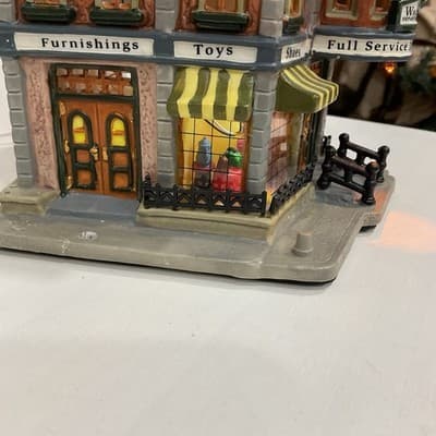 LEMAX Christmas Village Caddington Village Wagman’s Department Store 2005 - Thumbnail 7