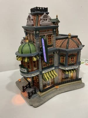 LEMAX Christmas Village Caddington Village Wagman’s Department Store 2005 - Thumbnail 9