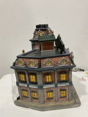 LEMAX Christmas Village Caddington Village Wagman’s Department Store 2005 - Thumbnail 4