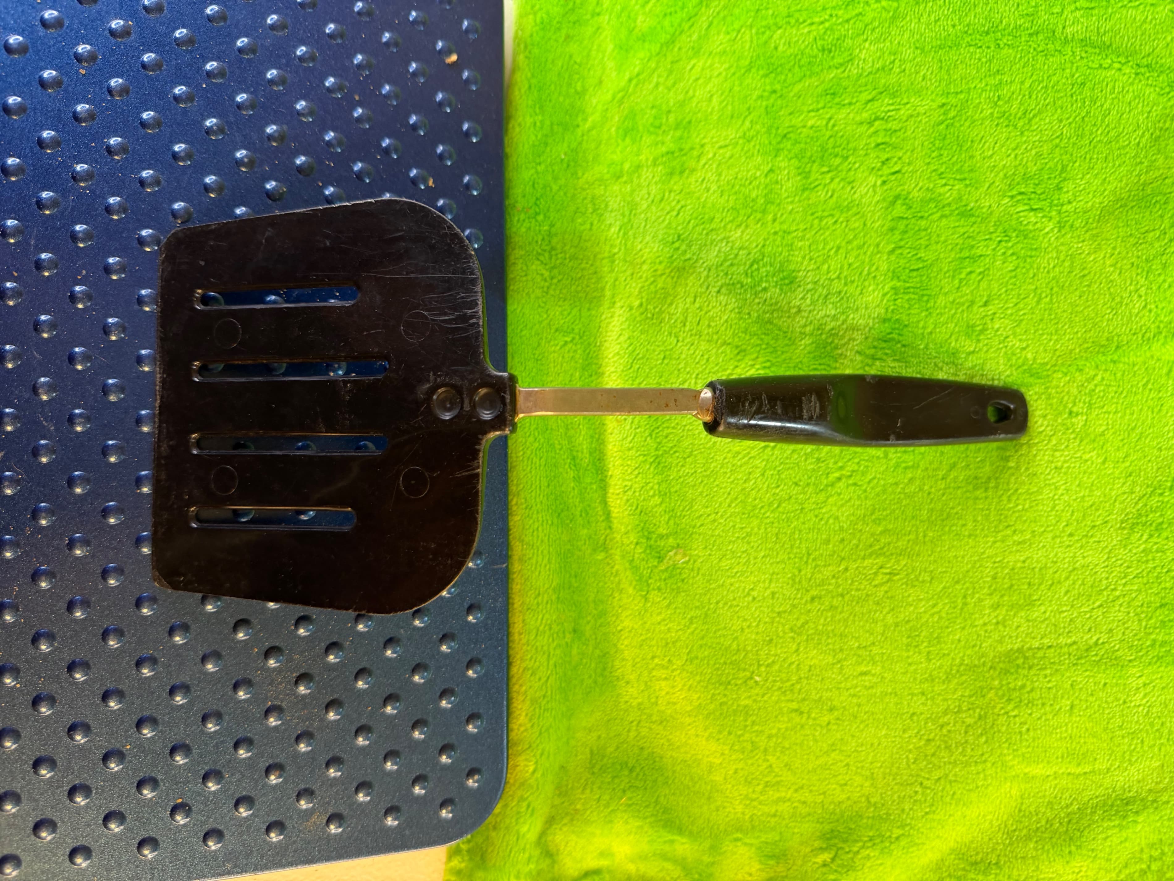 Vintage Black Slotted Metal Spatula with Plastic Handle - Thumbnail 2