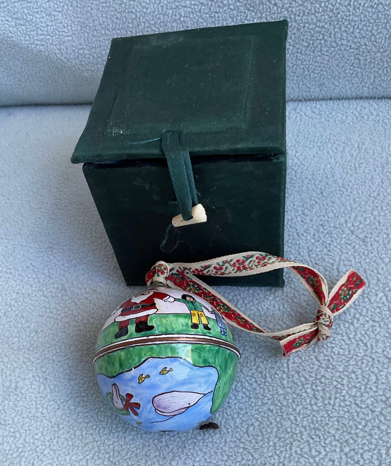 Christmas Metal Enamel Santa and Children Round Bell - Thumbnail 10