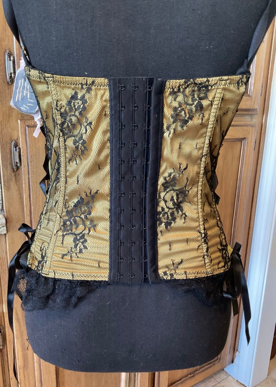 Brand New Blush Satin and Lace Corset W/ Thong Size M/M - Thumbnail 2