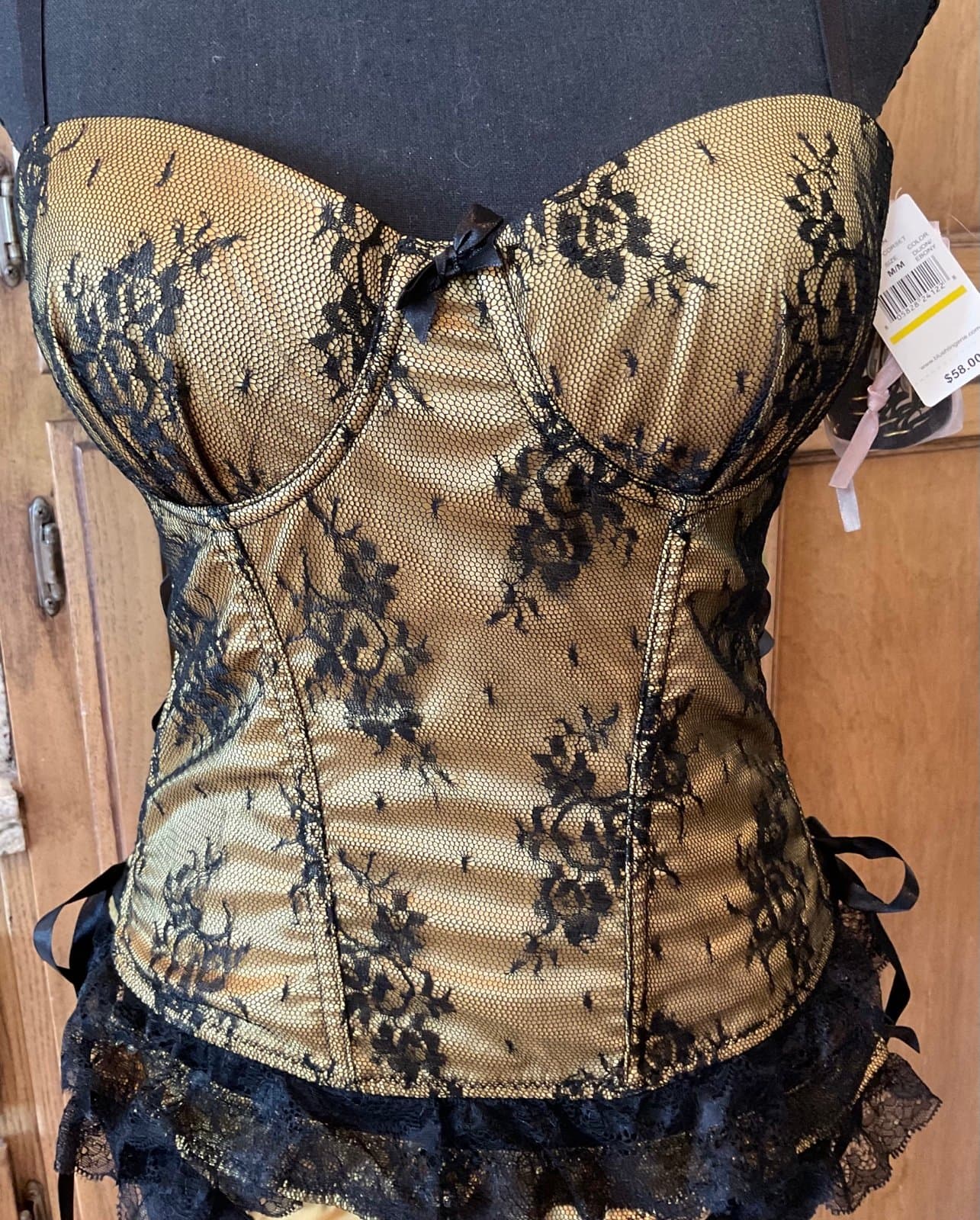 Brand New Blush Satin and Lace Corset W/ Thong Size M/M - Thumbnail 5