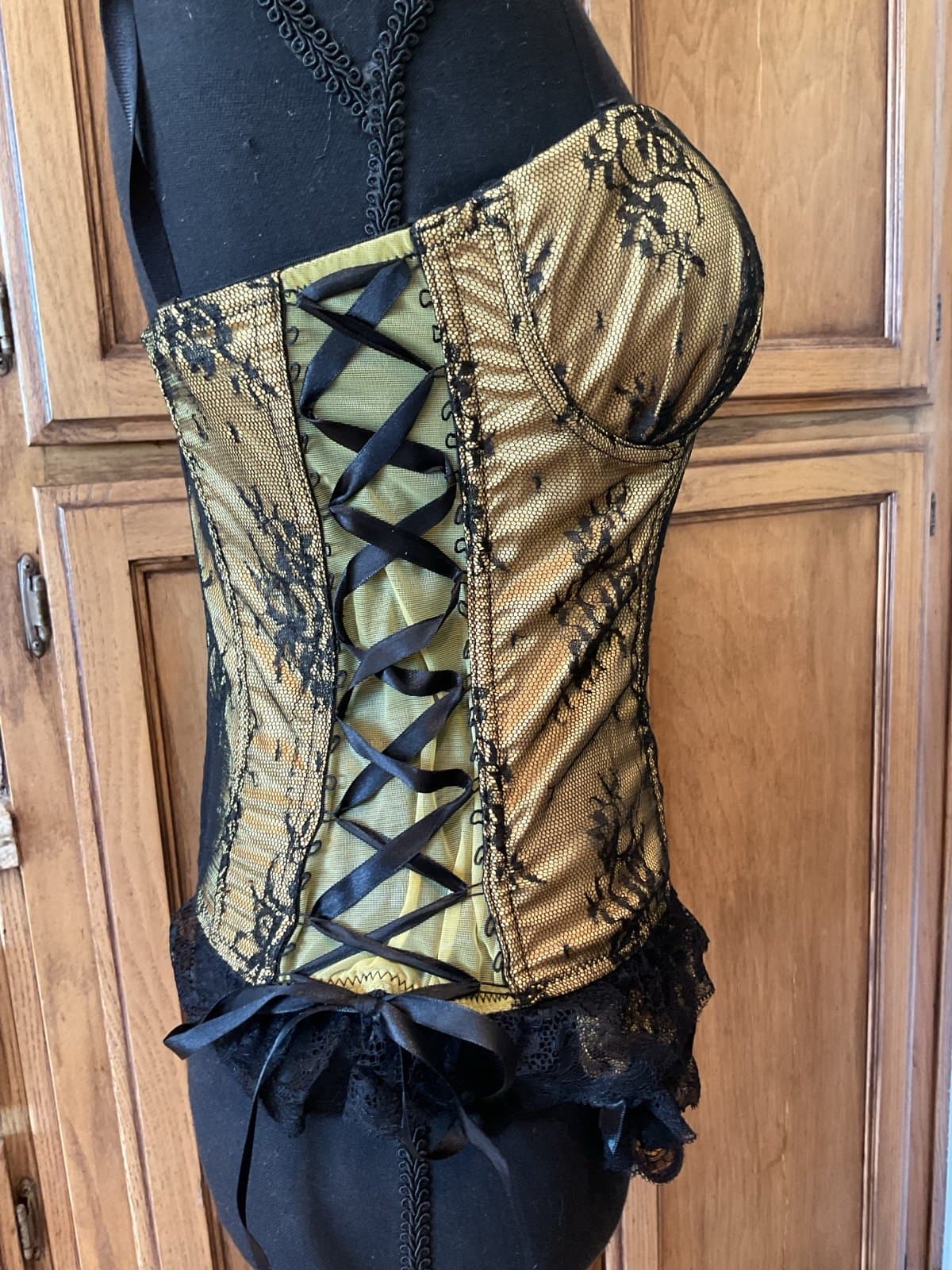 Brand New Blush Satin and Lace Corset W/ Thong Size M/M - Thumbnail 3