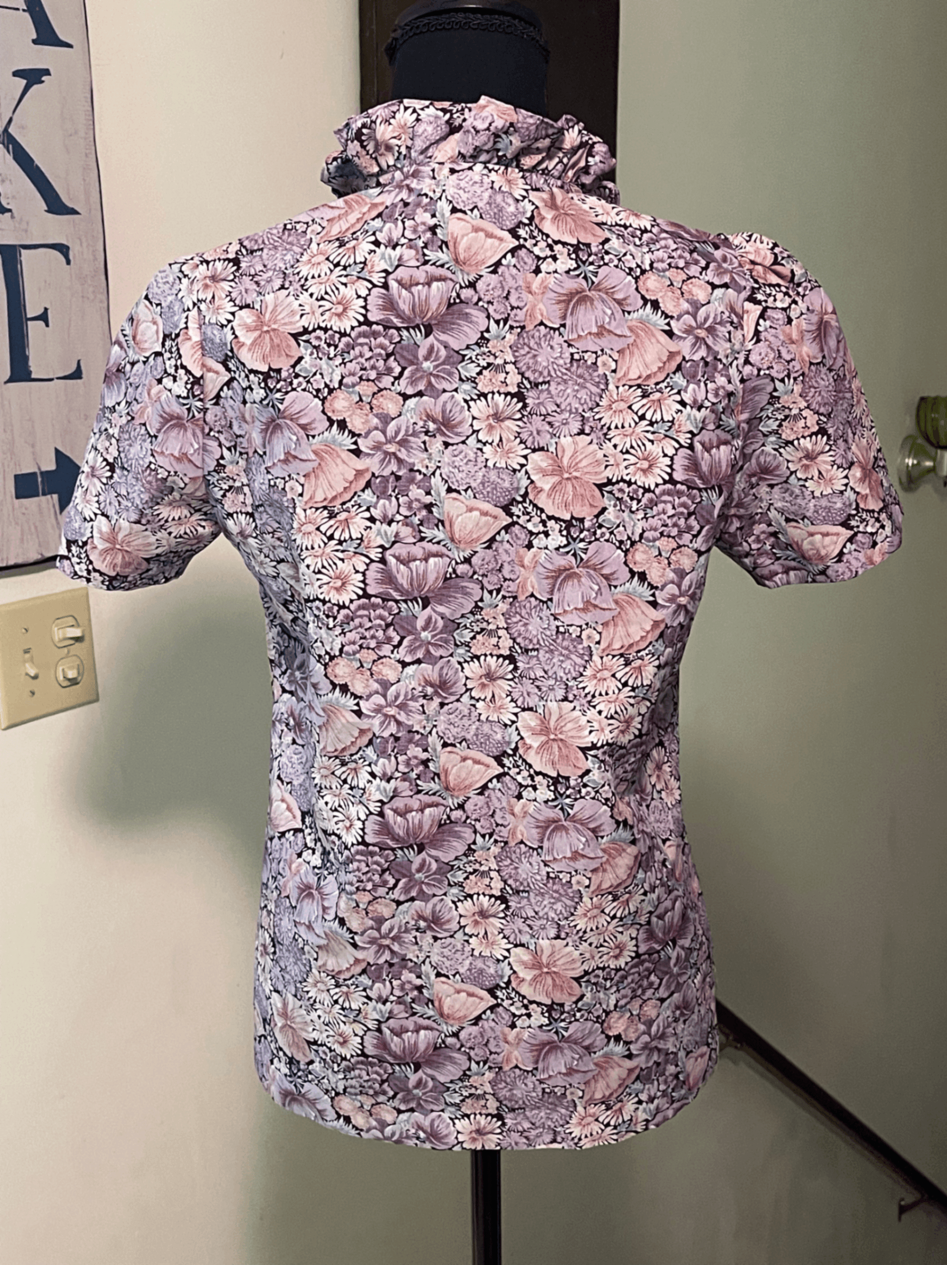 Nikki Vintage Women’s Floral Short Sleeve Button-Up Shirt - Thumbnail 2