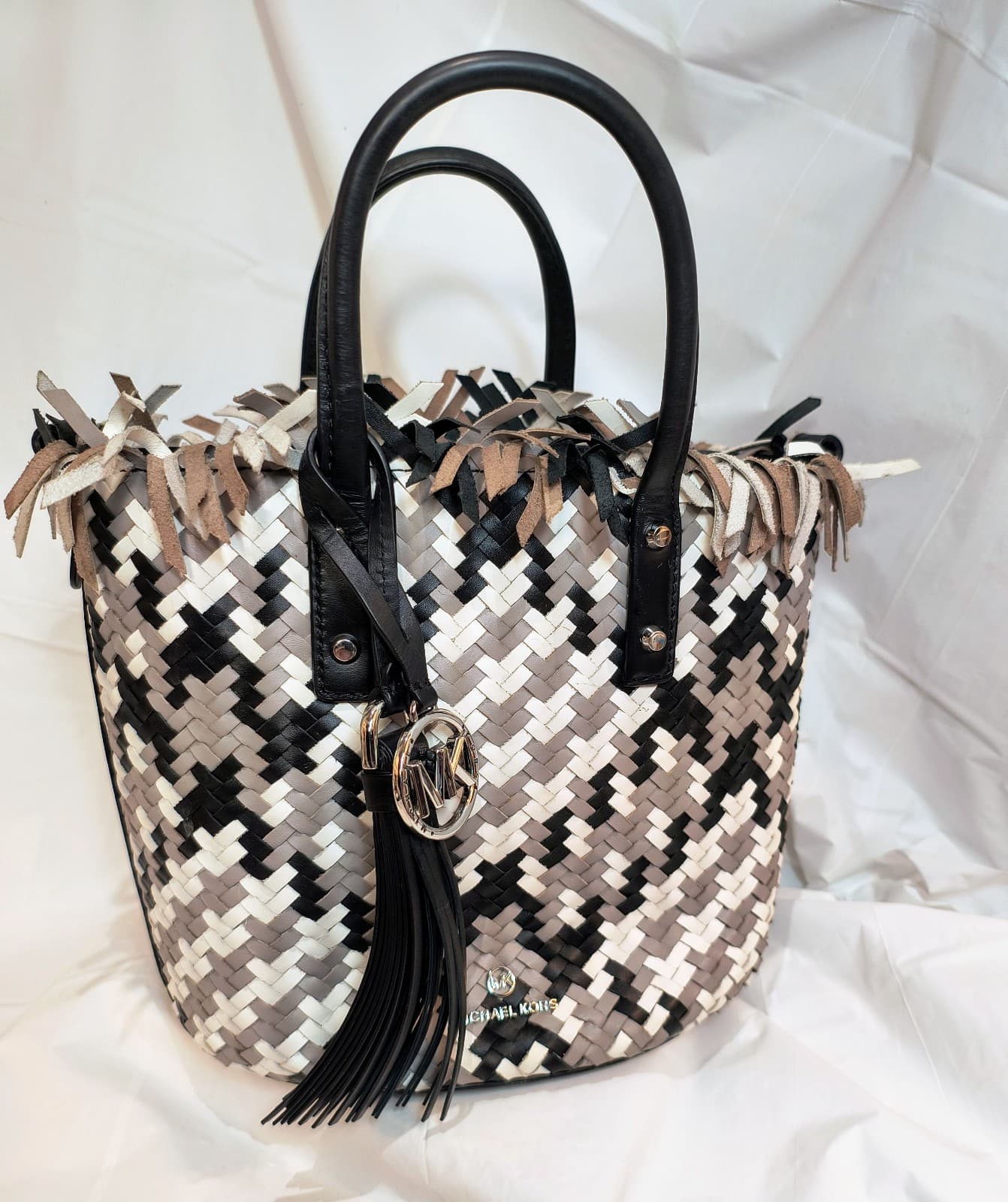 MICHAEL KORS Marley Medium Leather Bucket Messenger Bag - Thumbnail 2