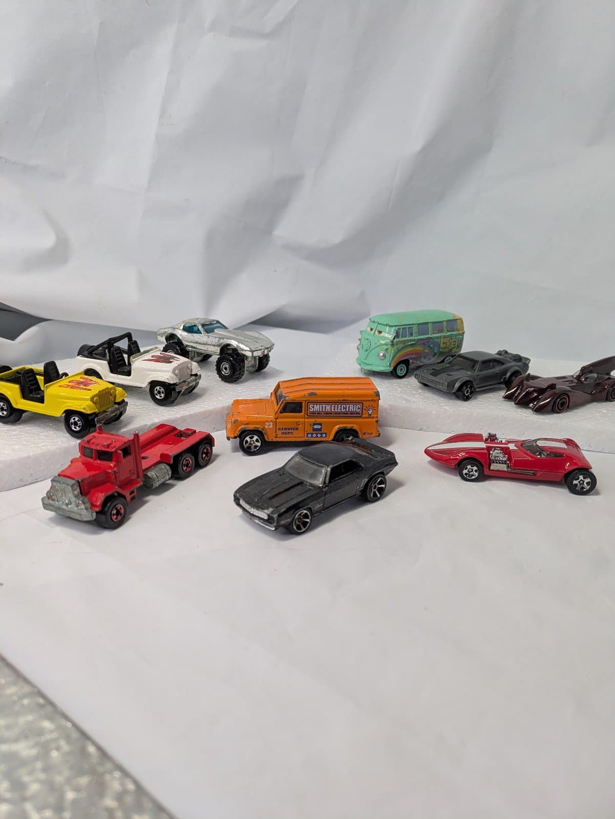 Lot of 10 Hot Wheels (Including Vintage & 1969 Camaro)