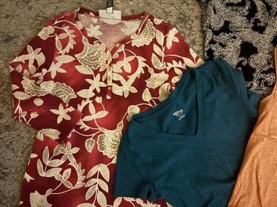 5 shirt Bundle - Thumbnail 2