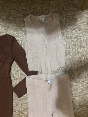 Pink rose & jumper - Thumbnail 2