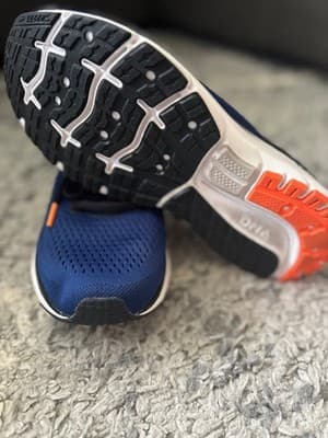 Brooks Tennis Shoes - Thumbnail 3