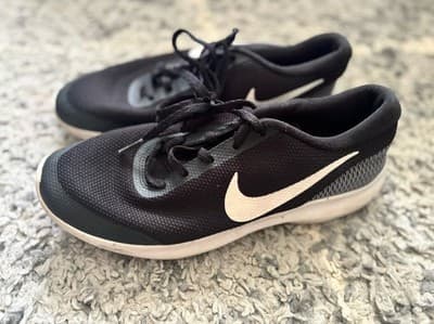 Nike shoes - Thumbnail 2