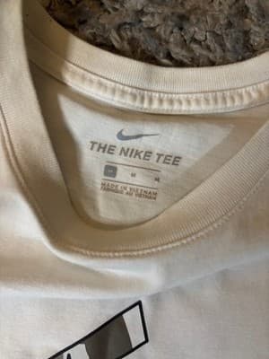 Nike shirt - Thumbnail 2