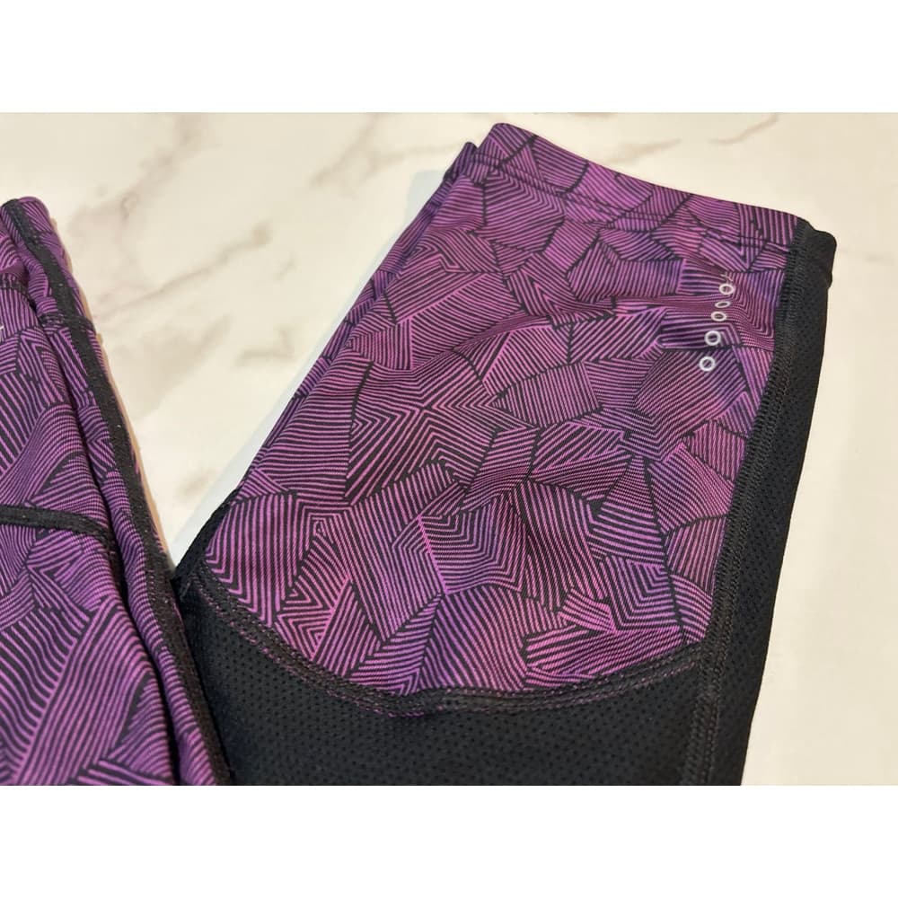 Nike Dri-FIT running leggings in a purple and black - Thumbnail 2
