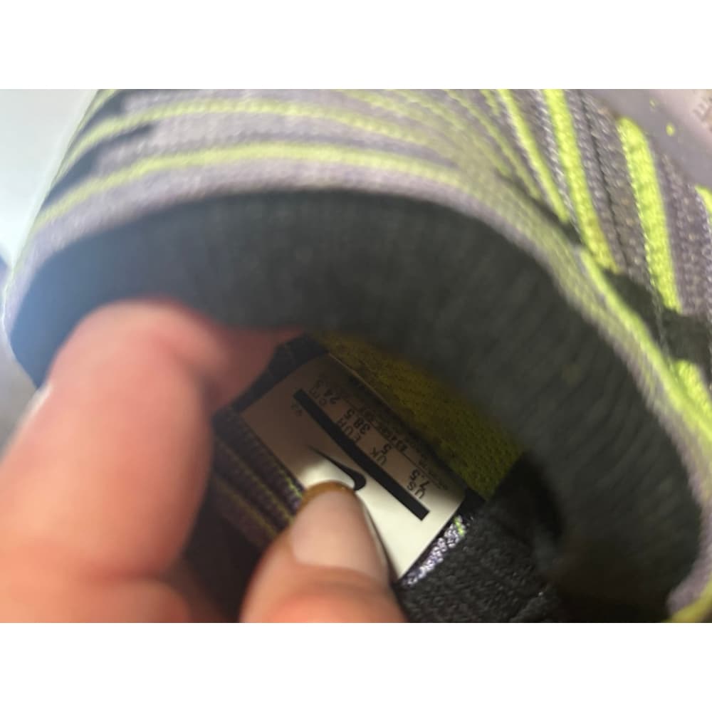 Nike shoe - Thumbnail 4